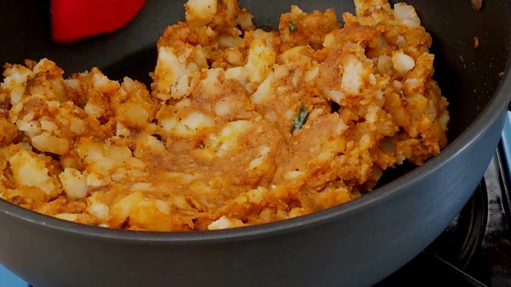 Schezwan Frankie stuffing